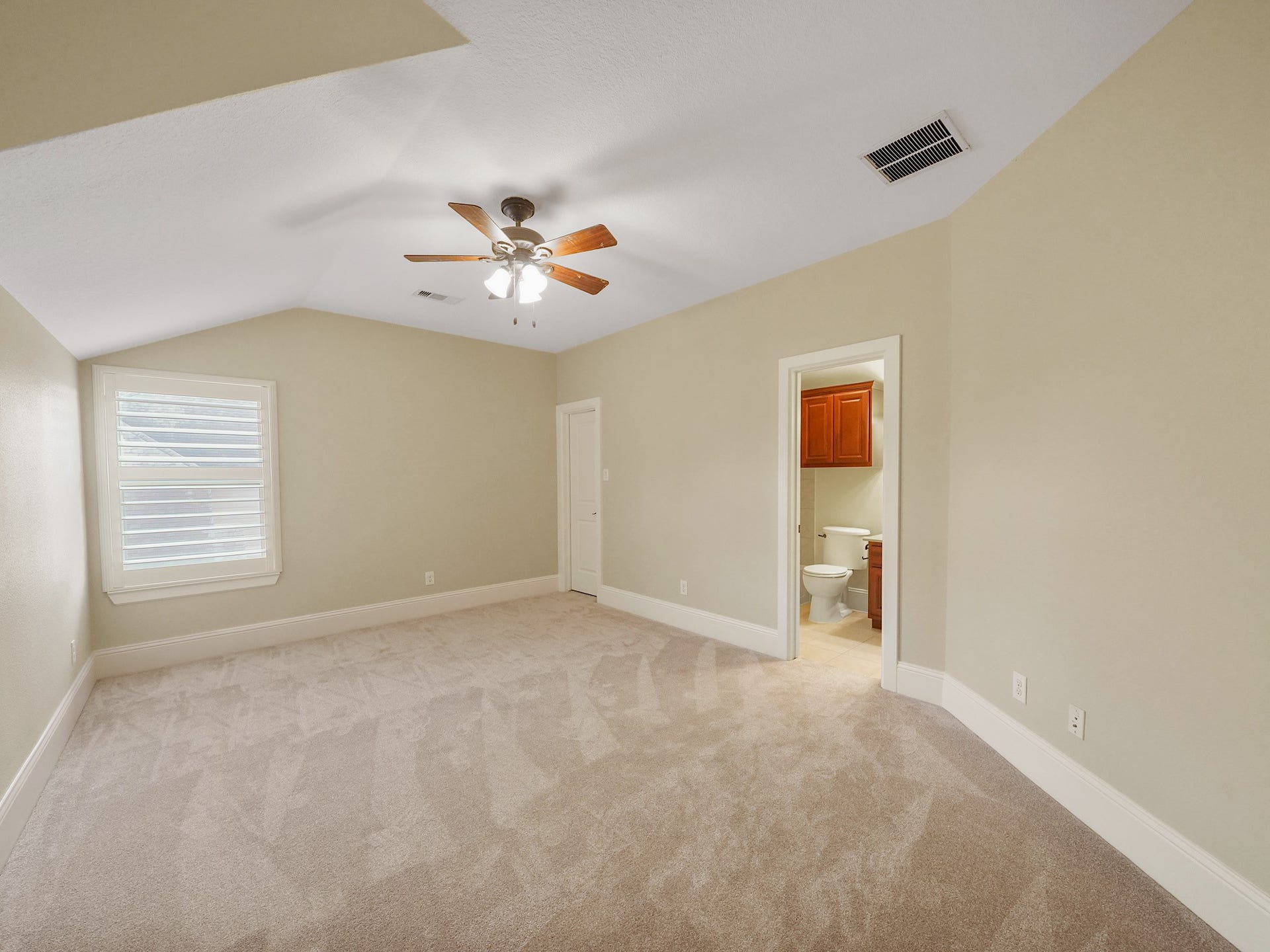 27710 Guthrie Ridge Lane, Katy, TX 77494 This generously scaled secondary suite brings a sense of separation and comfort for guests or multigenerational living with a private ensuite bathroom.