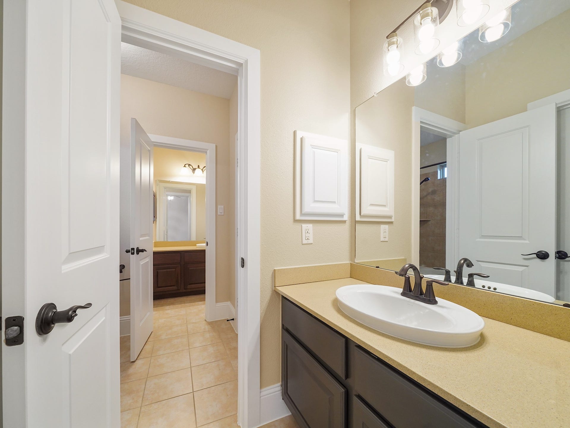 27710 Guthrie Ridge Lane, Katy, TX 77494 The shared Jack-and-Jill bath balances function and privacy with an efficient layout between the adjoining bedrooms.