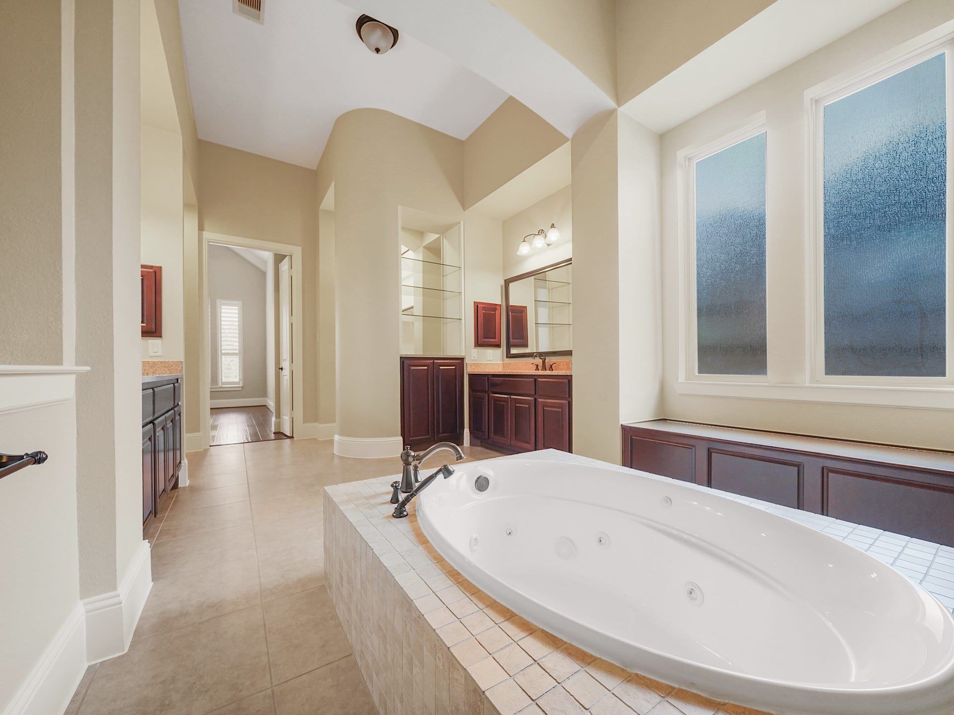 27710 Guthrie Ridge Lane, Katy, TX 77494 Imagine yourself unwinding at the end of the day in this spa-like primary ensuite, where a jetted soaking tub invites you to linger, dual vanities simplify the morning routine, and the walk-through shower with multiple showerheads elevates every day.