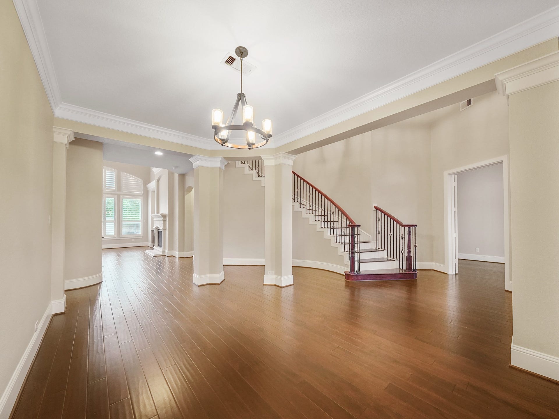 27710 Guthrie Ridge Lane, Katy, TX 77494 From this angle, the dining rooms graceful connection to the foyer and family room becomes part of the homes natural flow.