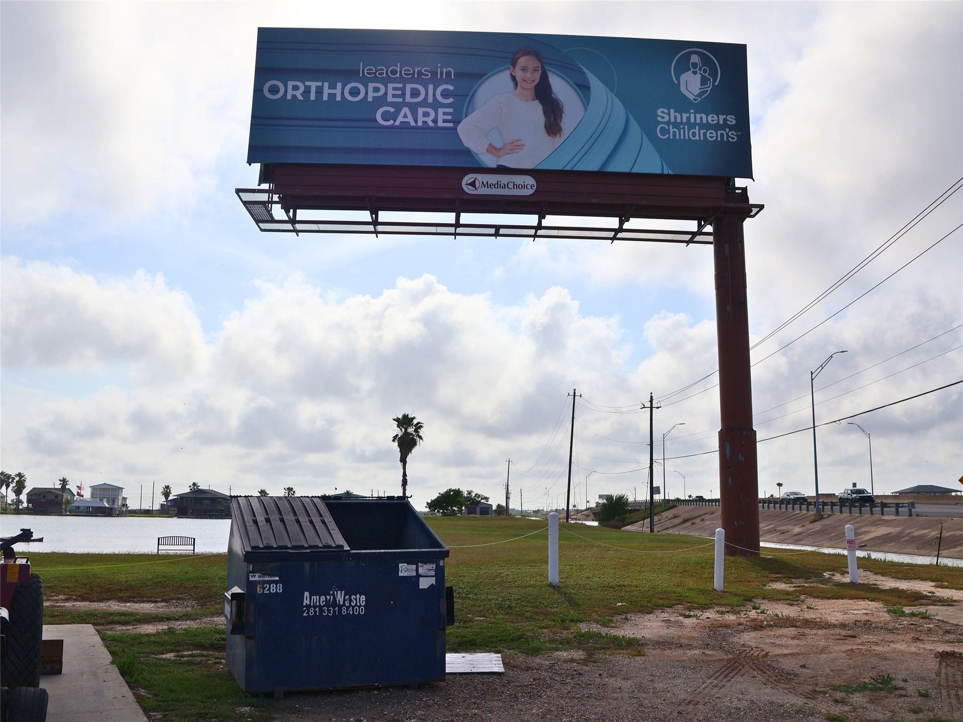 3401 Highway 6, Hitchcock, TX 77563 Image of the billboard from the east.