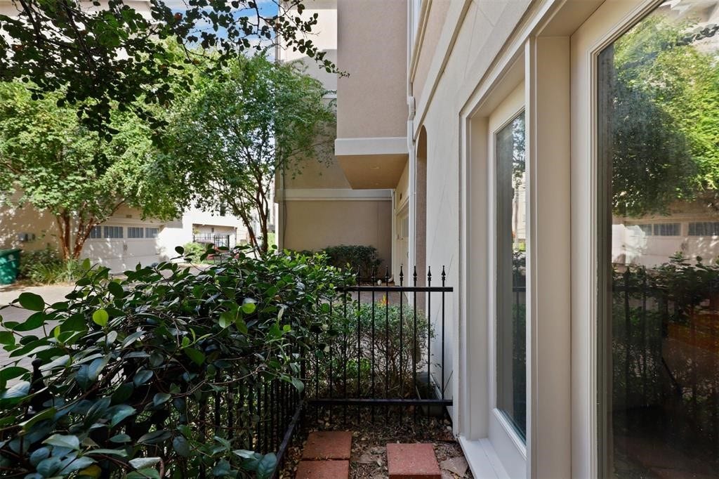 2418 Ralph Street, #B, Houston, TX 77006 2418 Ralph Street, #B, Houston, TX 77006