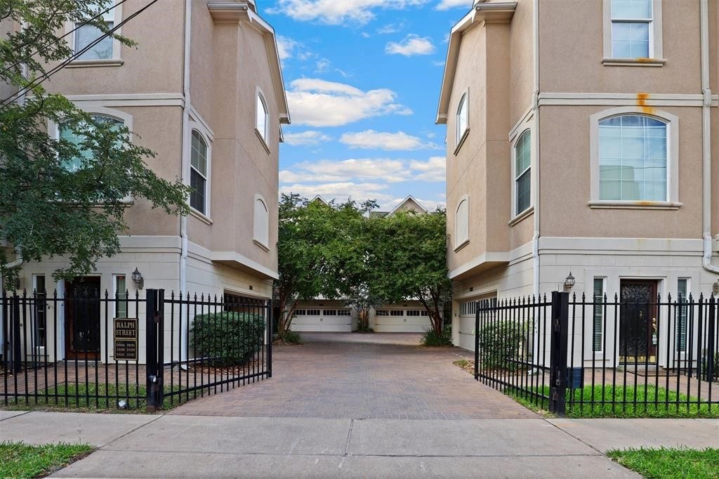 2418 Ralph Street, #B, Houston, TX 77006 2418 Ralph Street, #B, Houston, TX 77006