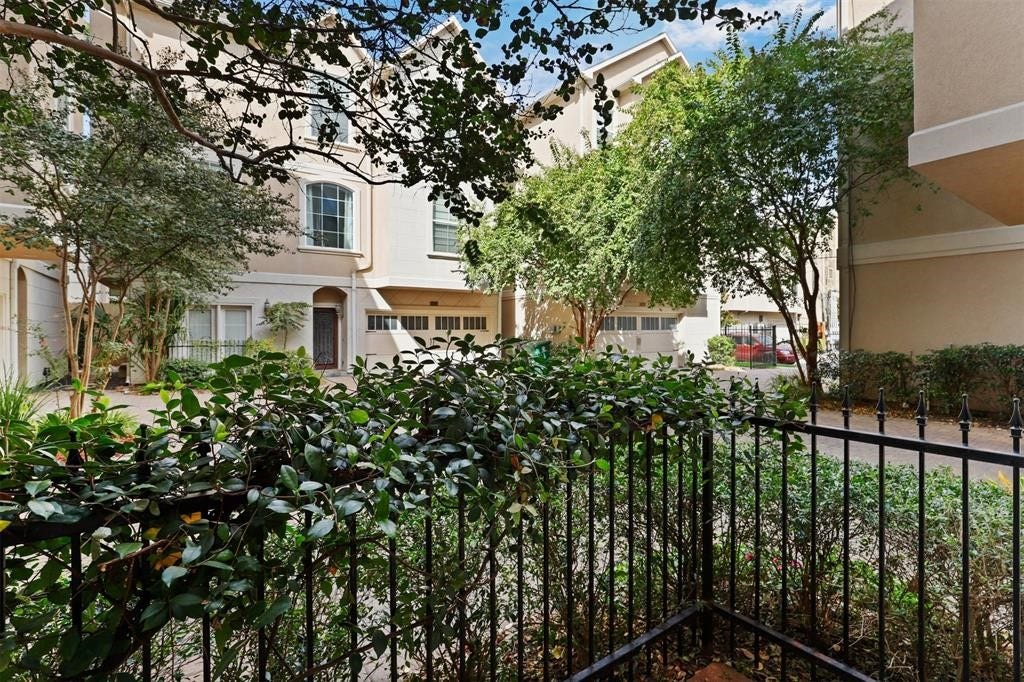 2418 Ralph Street, #B, Houston, TX 77006 2418 Ralph Street, #B, Houston, TX 77006