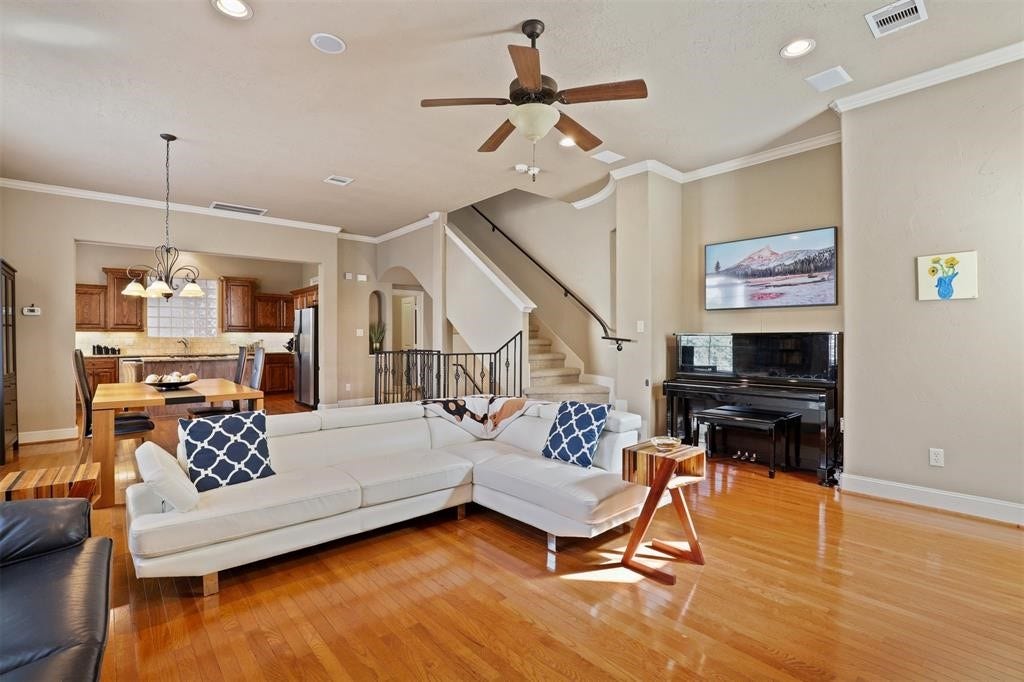 2418 Ralph Street, #B, Houston, TX 77006 2418 Ralph Street, #B, Houston, TX 77006