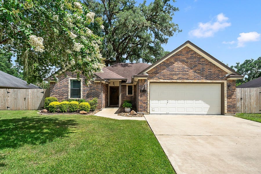 Property photo for 235 Wentworth Drive, West Columbia, TX