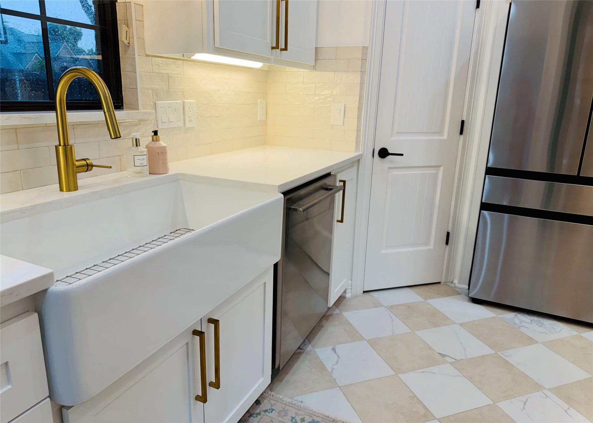 1710 Brooke Amber Circle, Deer Park, TX 77536 New appliances and hardware.