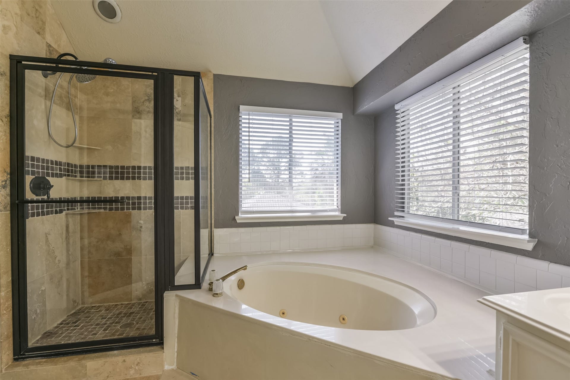 2509 S Mission Circle, Friendswood, TX 77546 2509 S Mission Circle, Friendswood, TX 77546