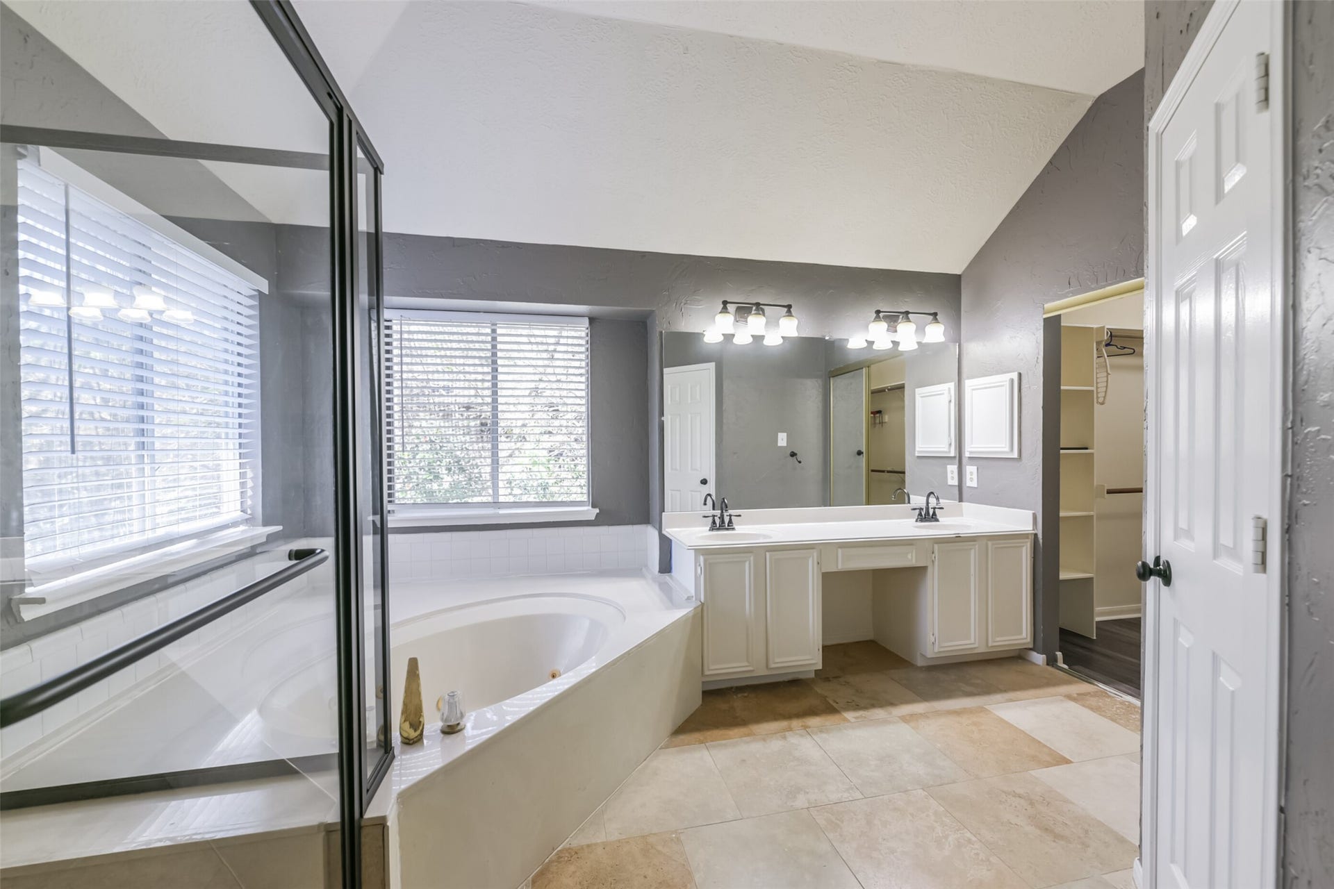 2509 S Mission Circle, Friendswood, TX 77546 Primary bath with vanity