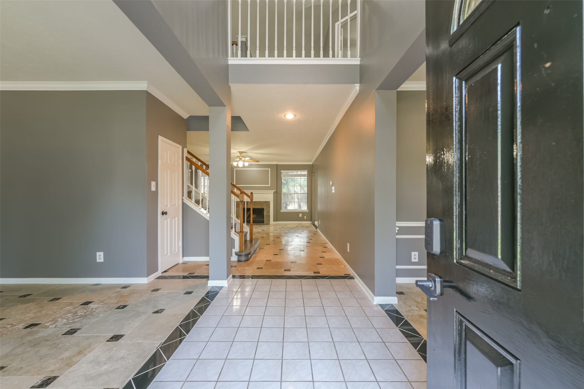 2509 S Mission Circle, Friendswood, TX 77546 Step into a welcoming entryway that effortlessly combines elegance and functionality, guiding you to the heart of a beautifully designed home.