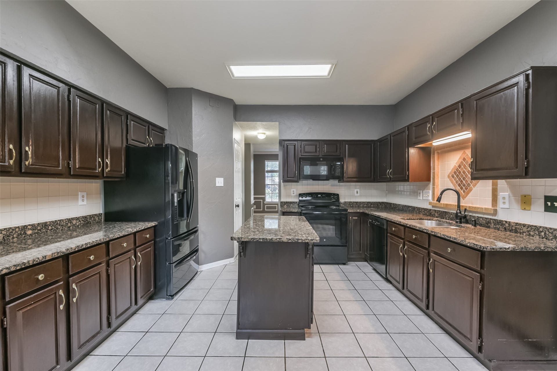 2509 S Mission Circle, Friendswood, TX 77546 2509 S Mission Circle, Friendswood, TX 77546