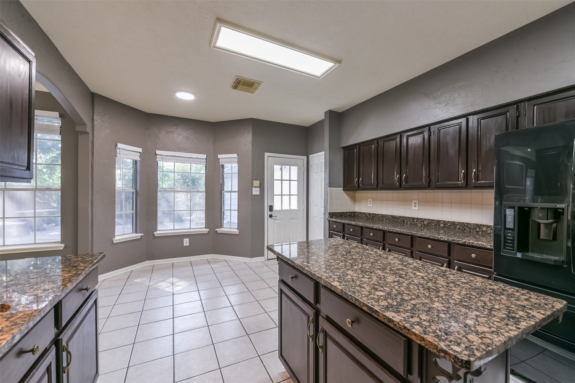 2509 S Mission Circle, Friendswood, TX 77546 Plenty of space in this large kitchen for your breakfast table for casual dining.