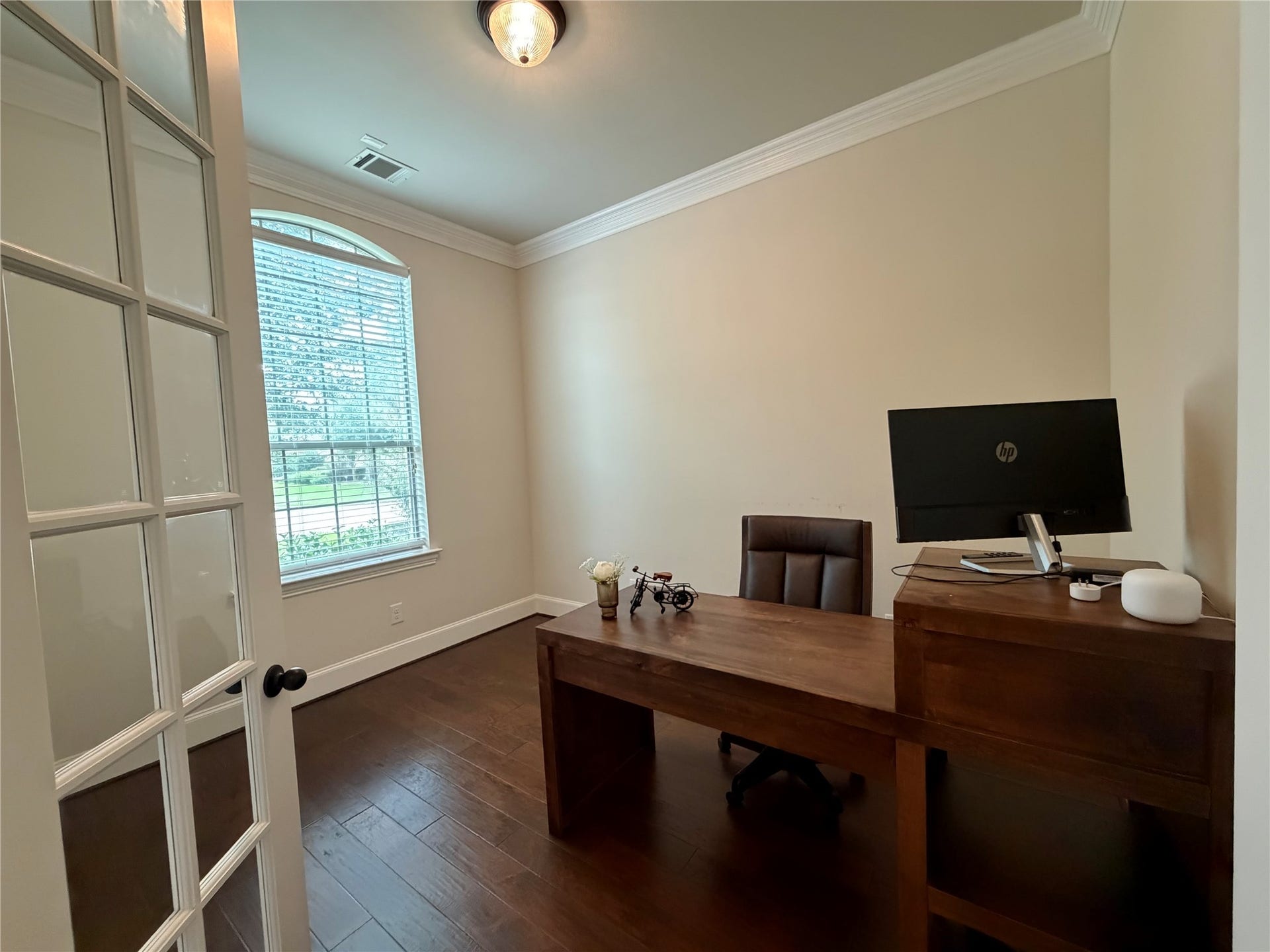 175 Oarwood Place, Spring, TX 77389 Convenient study/home office
