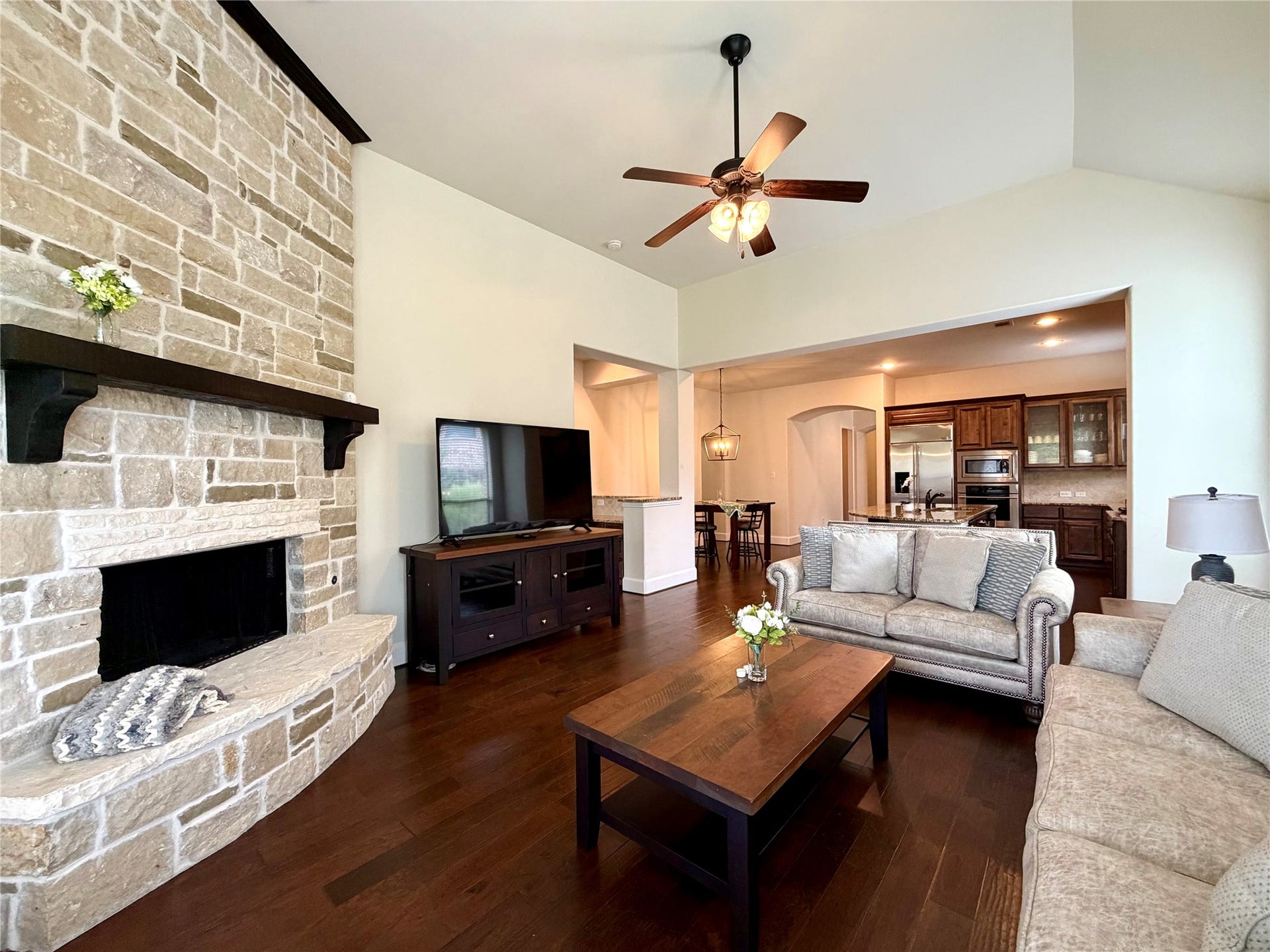 175 Oarwood Place, Spring, TX 77389 Elegant stone fireplace