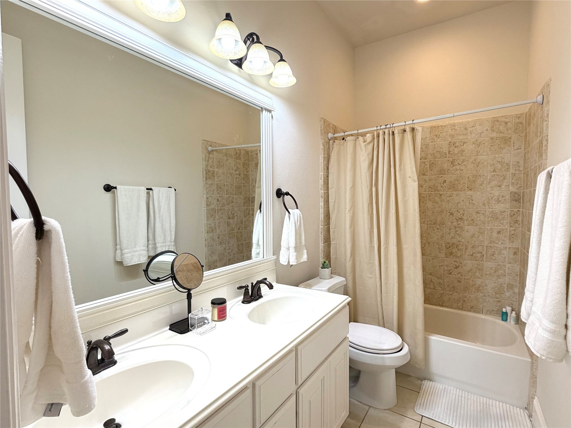 175 Oarwood Place, Spring, TX 77389 Secondary bathroom with double sinks