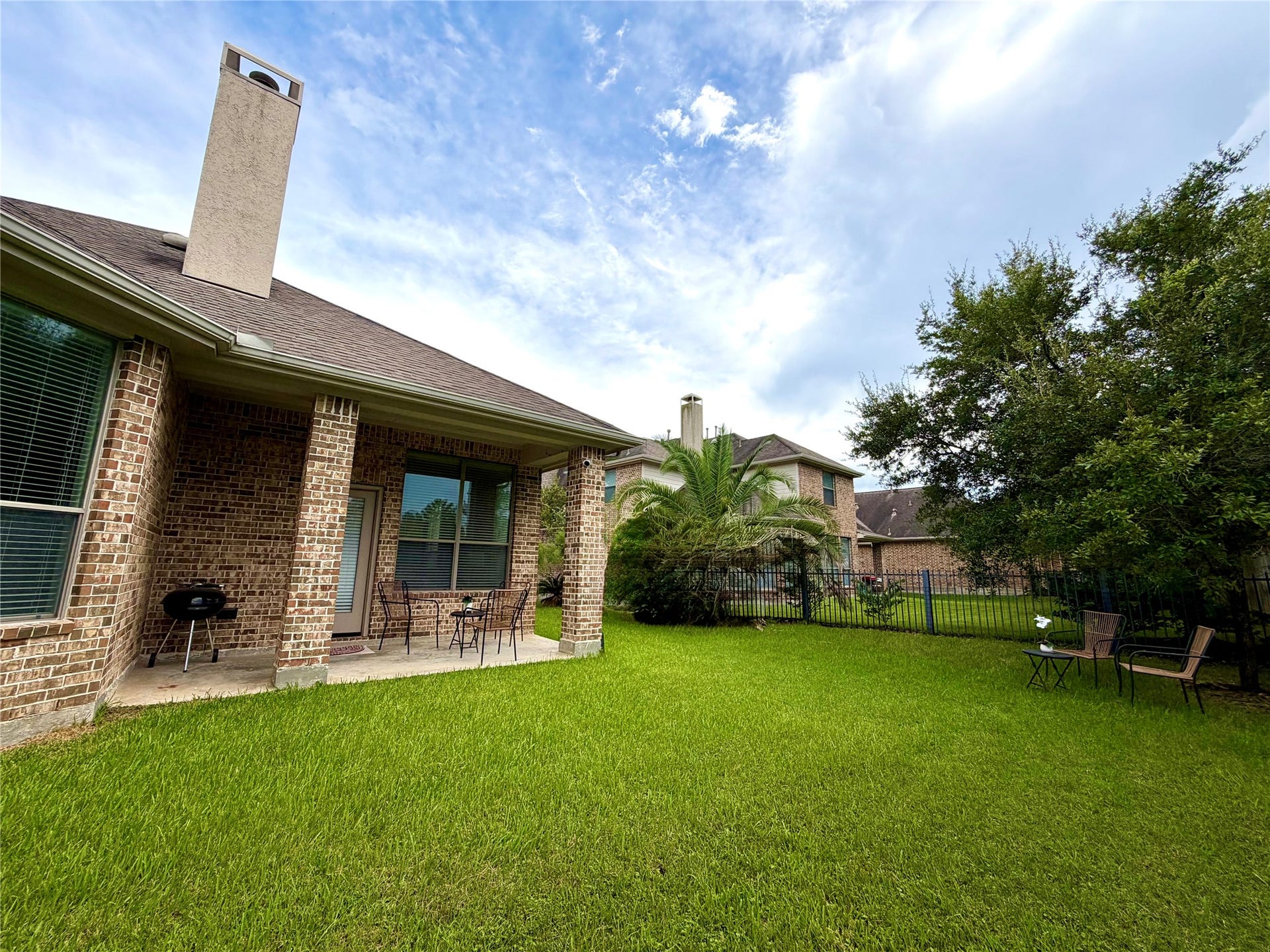 175 Oarwood Place, Spring, TX 77389 Large backyard with no back neighbors