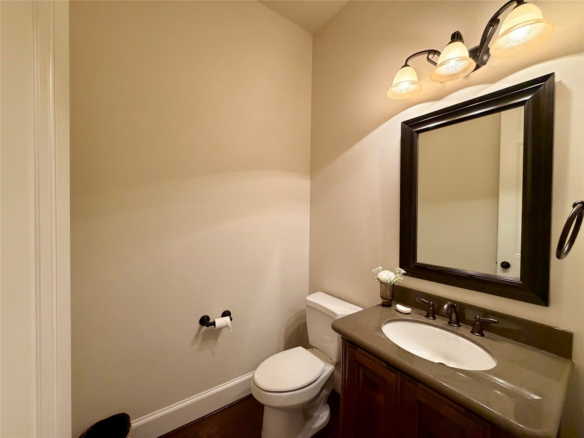 175 Oarwood Place, Spring, TX 77389 Half bathroom downstairs