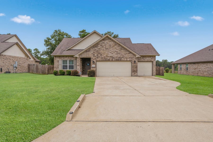 Property photo for 6109 White Oak Leaf Loop, Conroe, TX