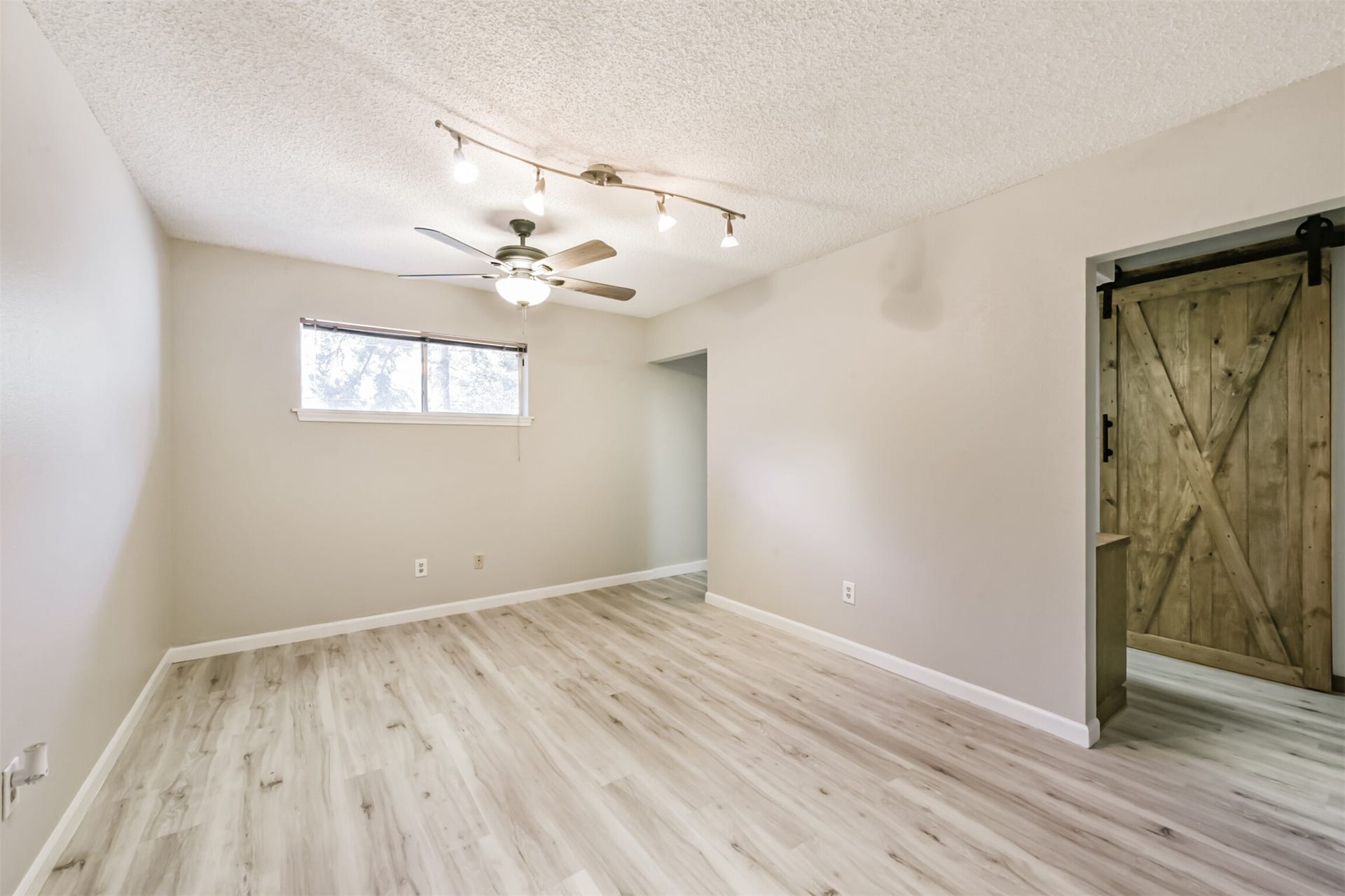 410 Riverside Drive, Alvin, TX 77511 Original picture without staging
