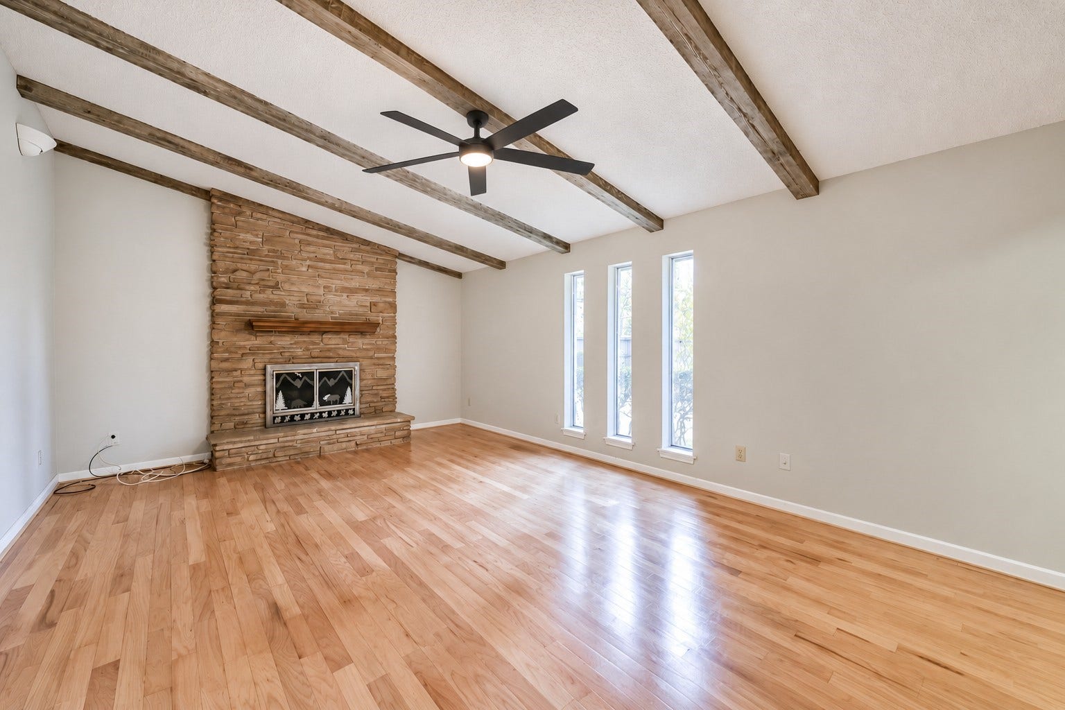 410 Riverside Drive, Alvin, TX 77511 Original picture without staging