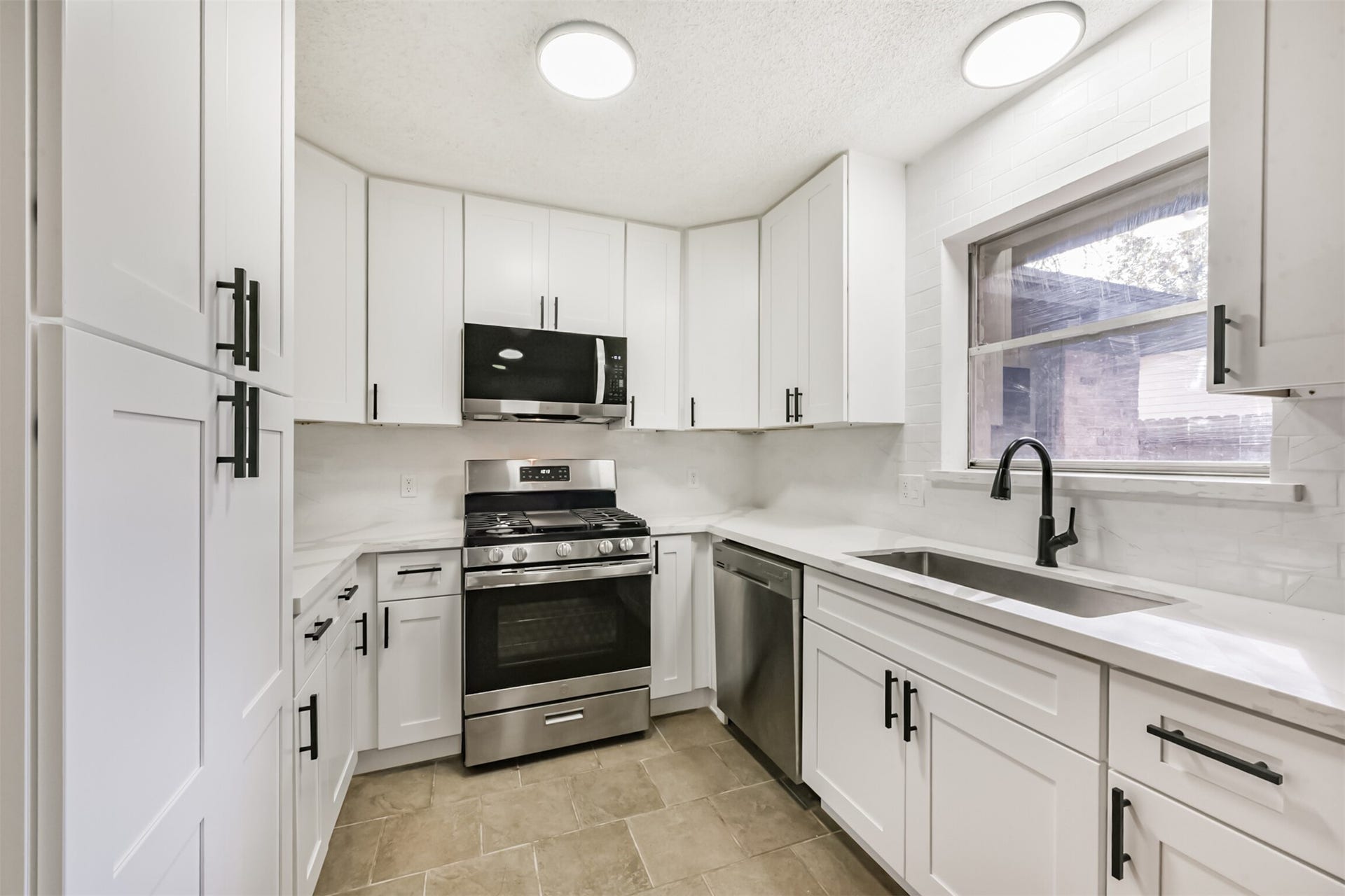 410 Riverside Drive, Alvin, TX 77511 410 Riverside Drive, Alvin, TX 77511