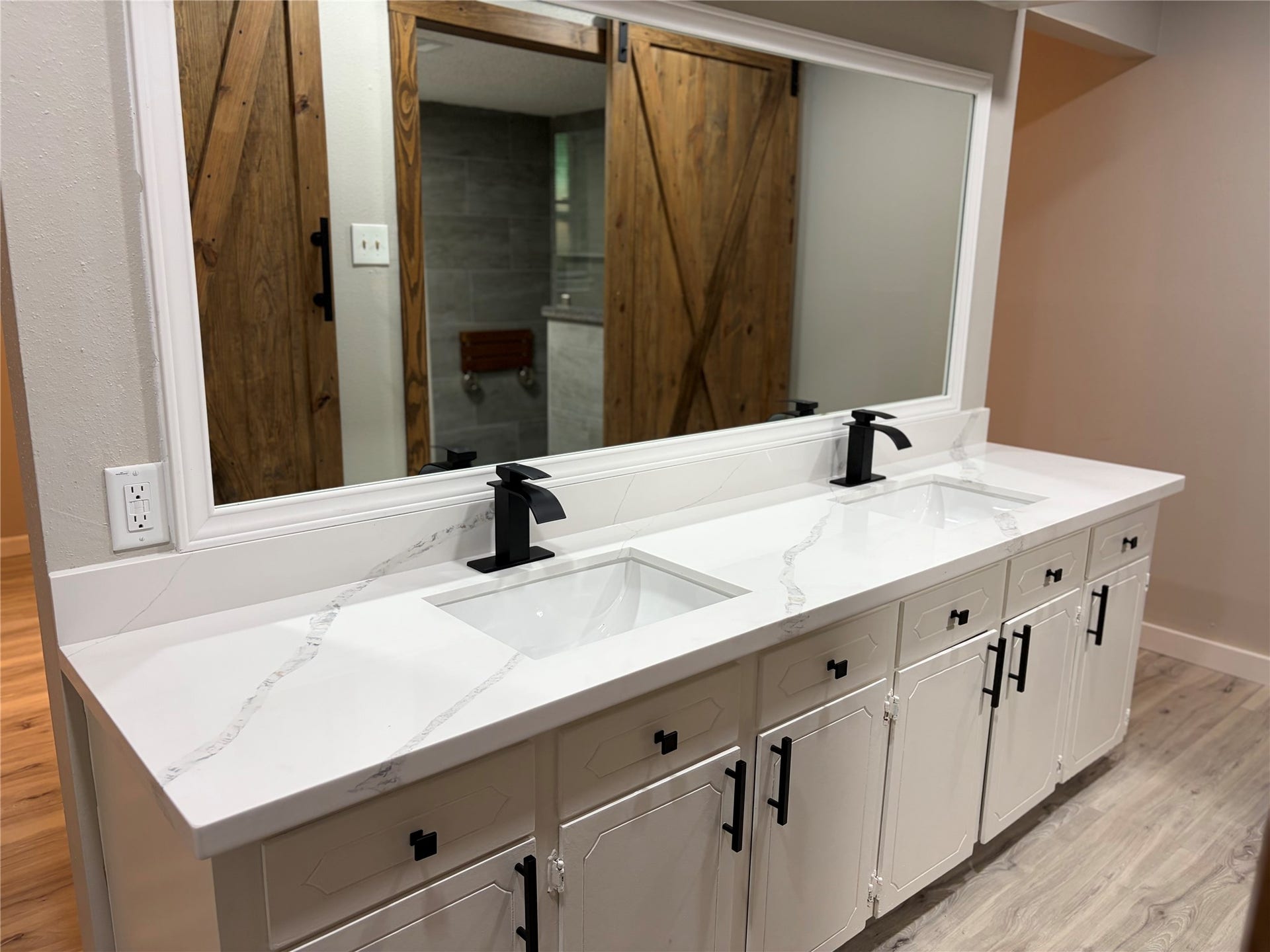 410 Riverside Drive, Alvin, TX 77511 Dual sinks and plenty of counter space in the primary bathroom.