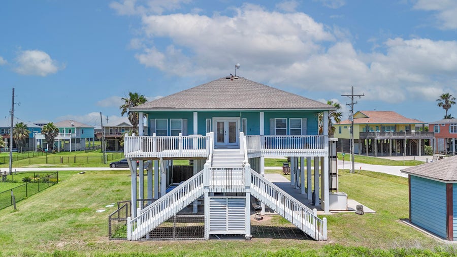 Property photo for 2010 Vista Dr, Crystal Beach, TX