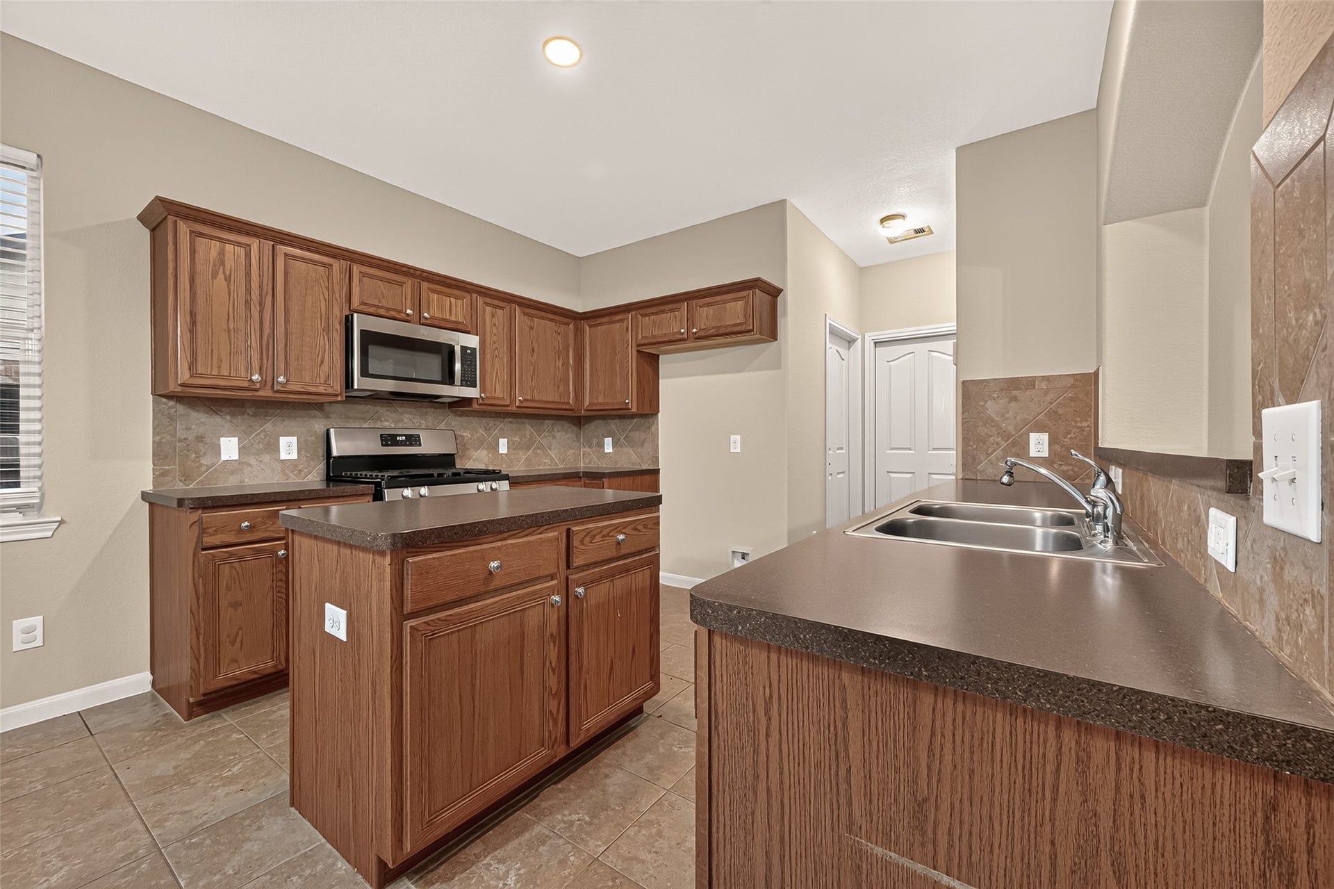4903 Summer Ridge Drive, Conroe, TX 77303 4903 Summer Ridge Drive, Conroe, TX 77303