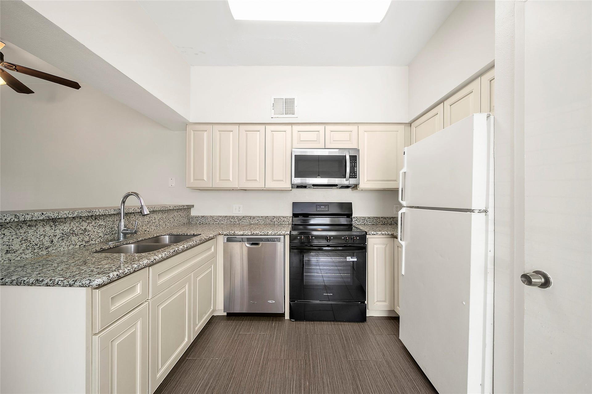 2626 Holly Hall Street, #1102, Houston, TX 77054 2626 Holly Hall Street, #1102, Houston, TX 77054