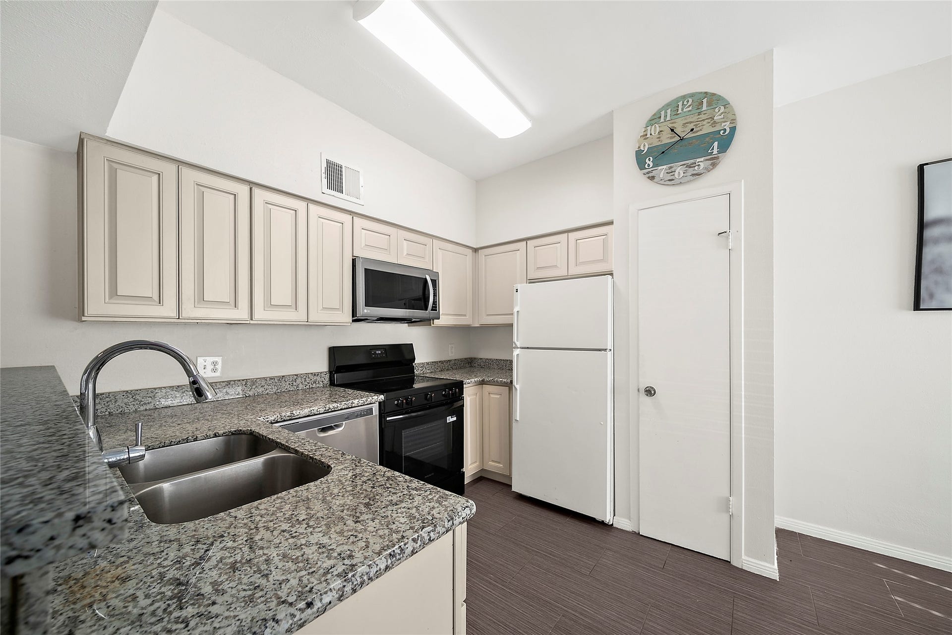 2626 Holly Hall Street, #1102, Houston, TX 77054 2626 Holly Hall Street, #1102, Houston, TX 77054