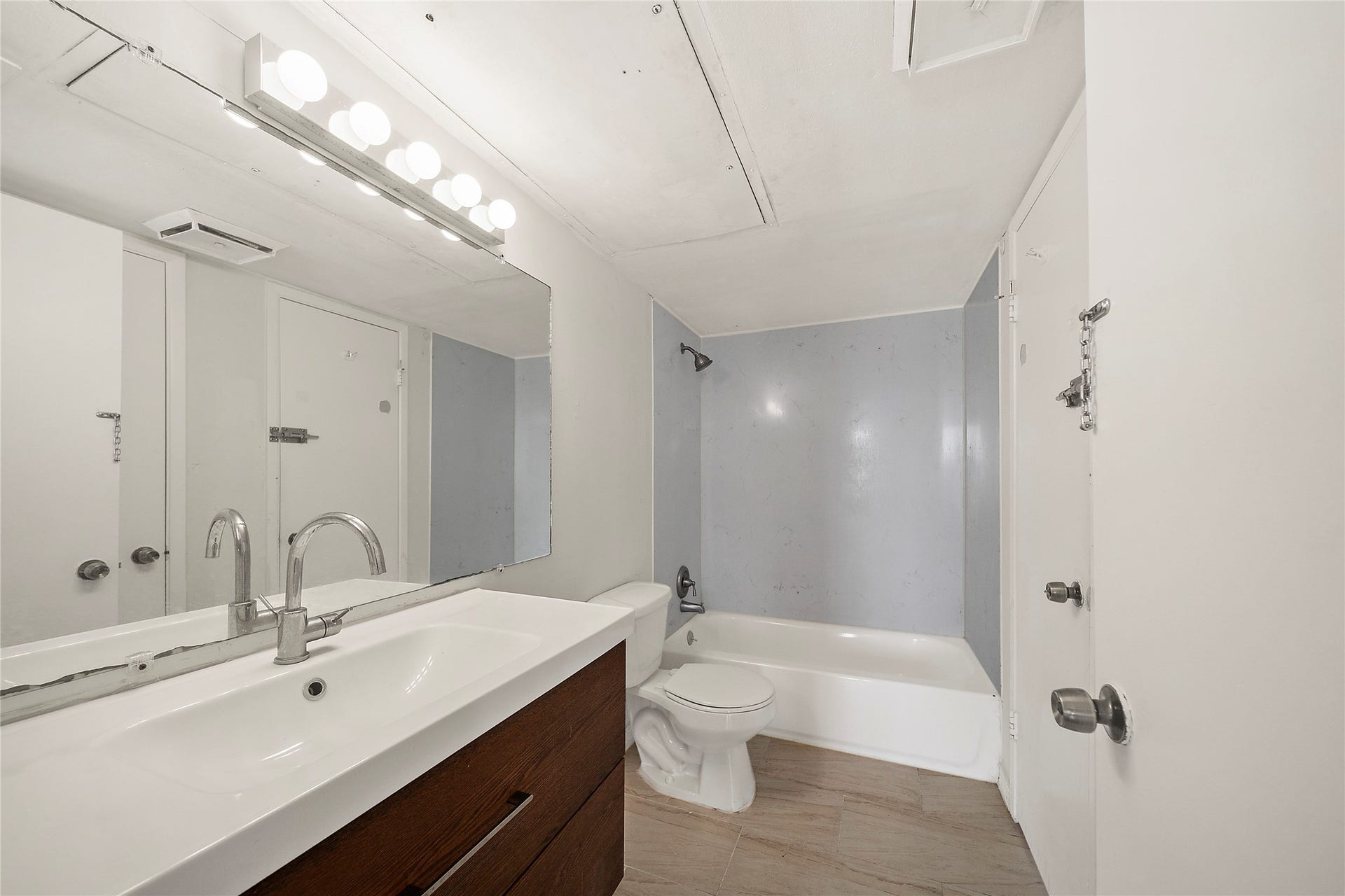 2626 Holly Hall Street, #1102, Houston, TX 77054 2626 Holly Hall Street, #1102, Houston, TX 77054
