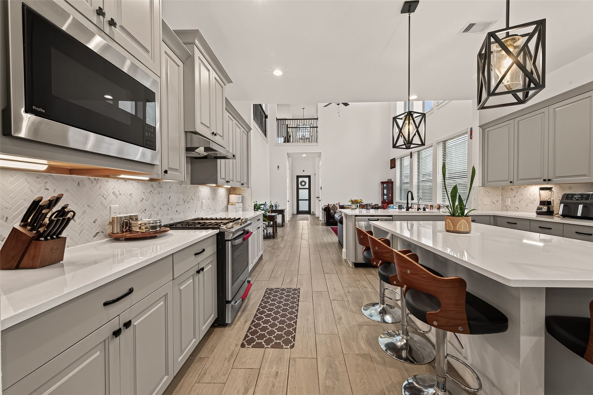 10730 Hidden Rock Drive, Missouri City, TX 77459 This view shows the seamless flow from the front door all the way to the kitchen area, great for a large family or entertaining guests.