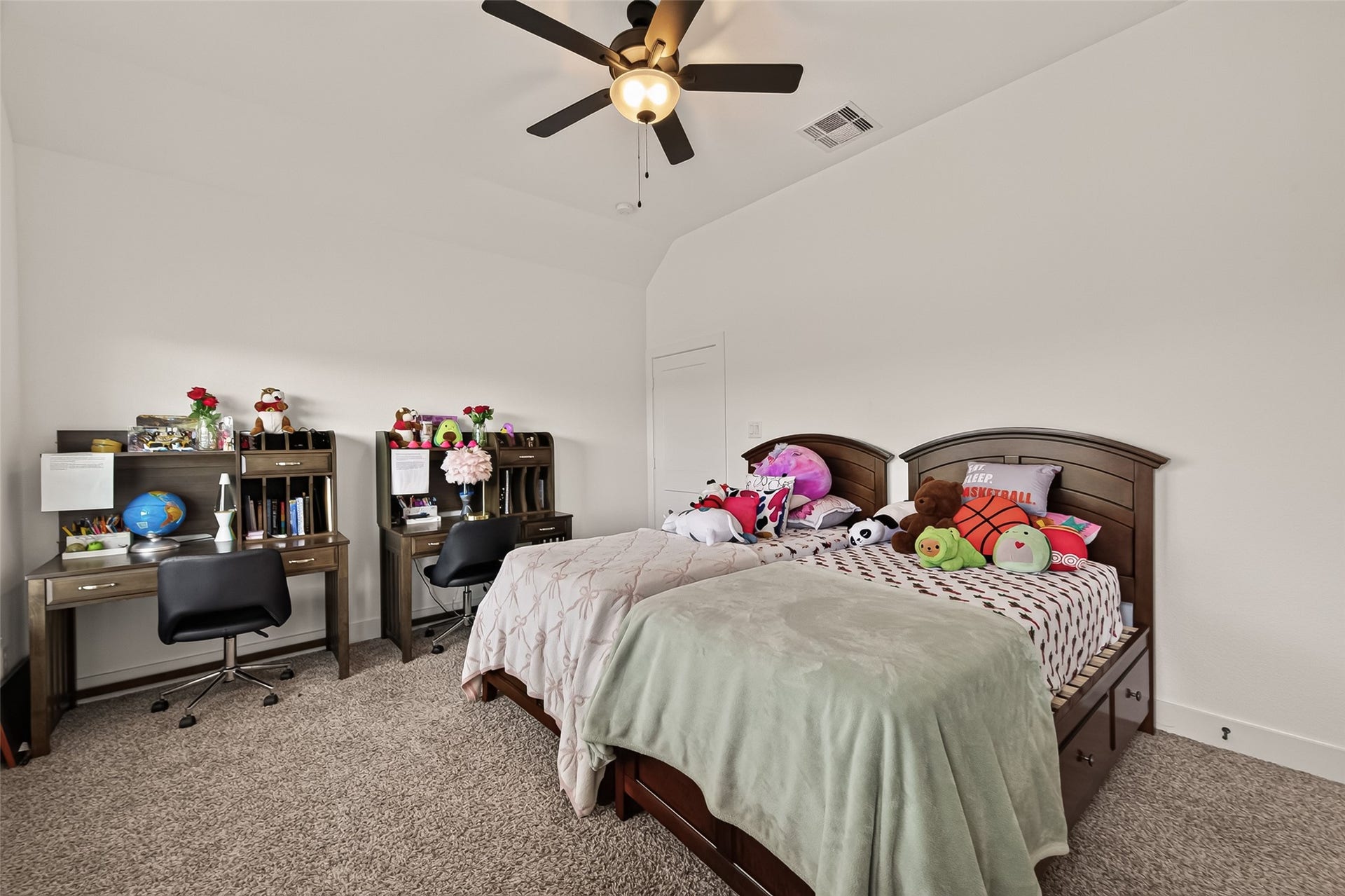 10730 Hidden Rock Drive, Missouri City, TX 77459 Spacious secondary bedroom featuring like-new carpeting. This generously sized room provides a perfect layout for siblings or a shared living space.