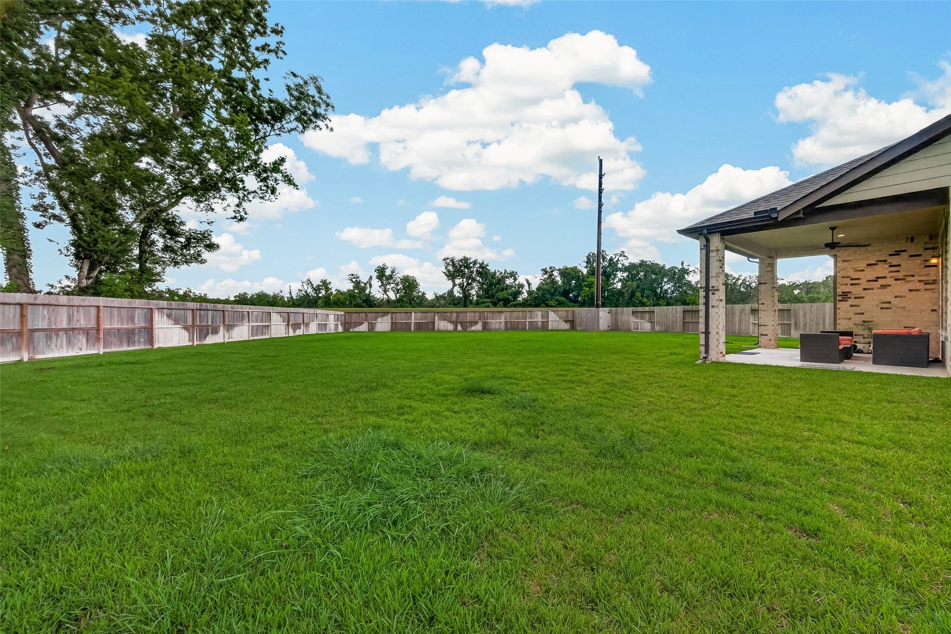 10730 Hidden Rock Drive, Missouri City, TX 77459 This spacious backyard offers endless potential and is ready for your personal vision.