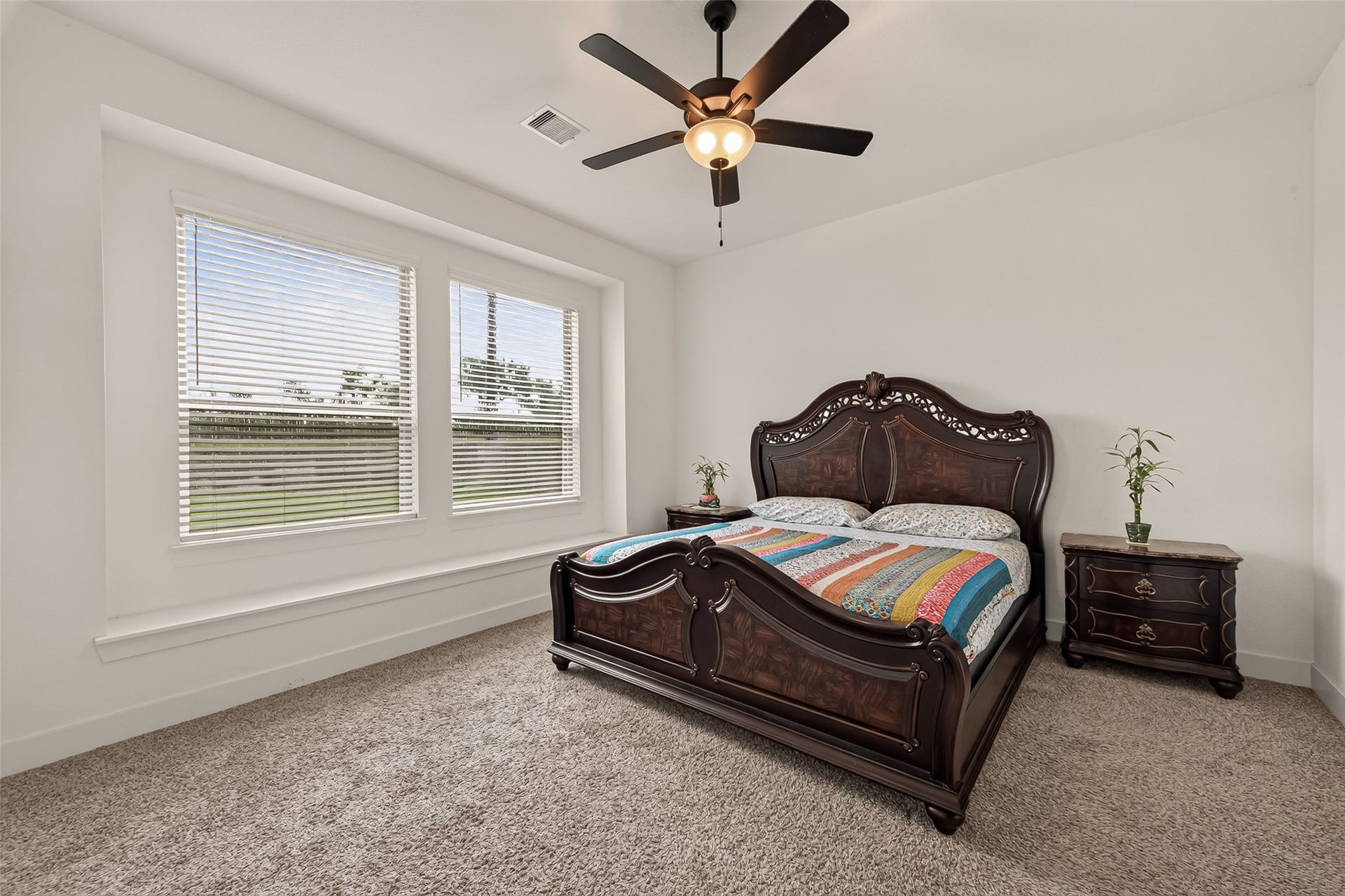 10730 Hidden Rock Drive, Missouri City, TX 77459 This image highlights the well-maintained carpet, which remains in excellent, like-new condition.