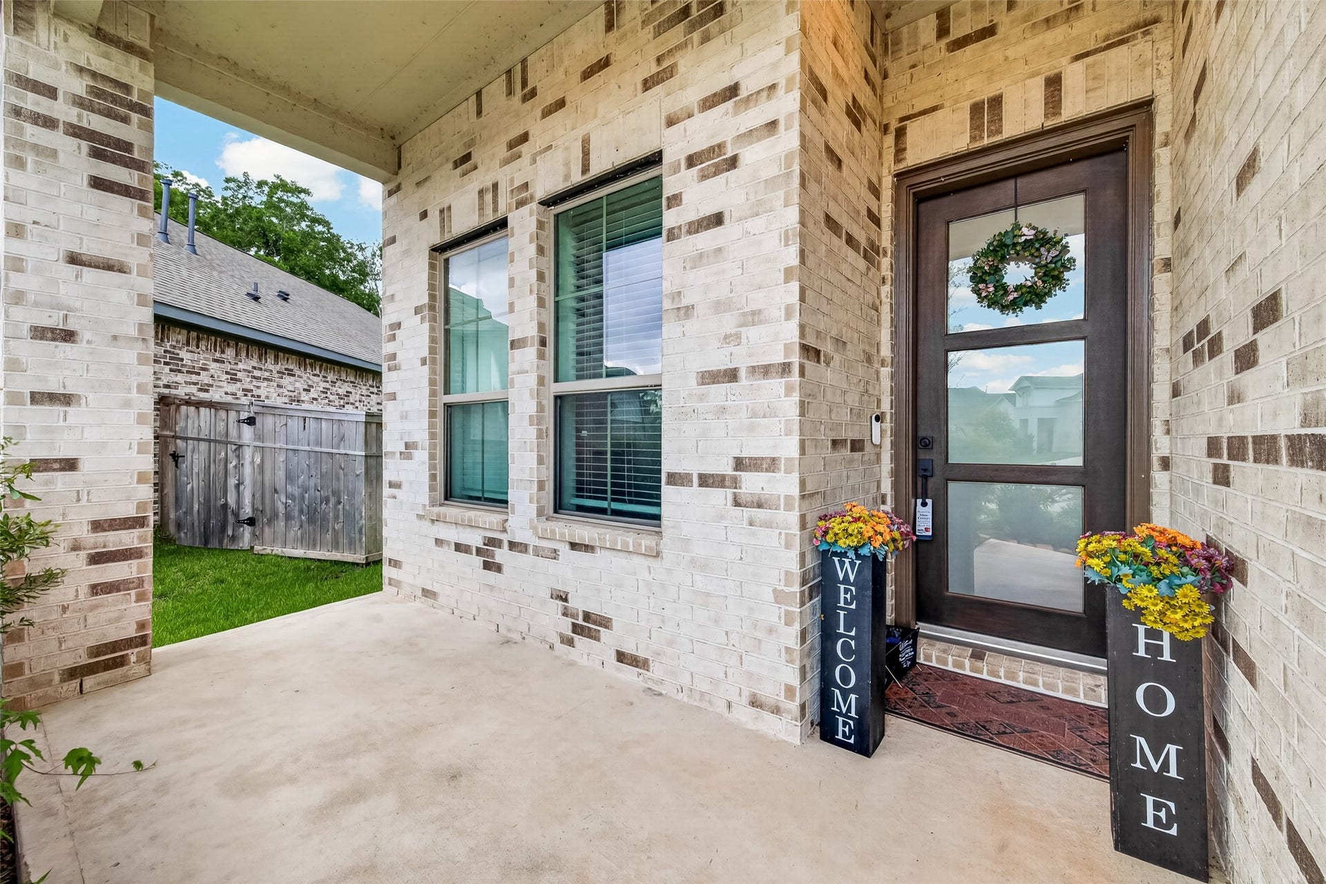 10730 Hidden Rock Drive, Missouri City, TX 77459 Relax in one of your rocking chairs with a favorite beverage and enjoy the peaceful front porch during quiet mornings or relaxing evenings; there is simply nothing better.