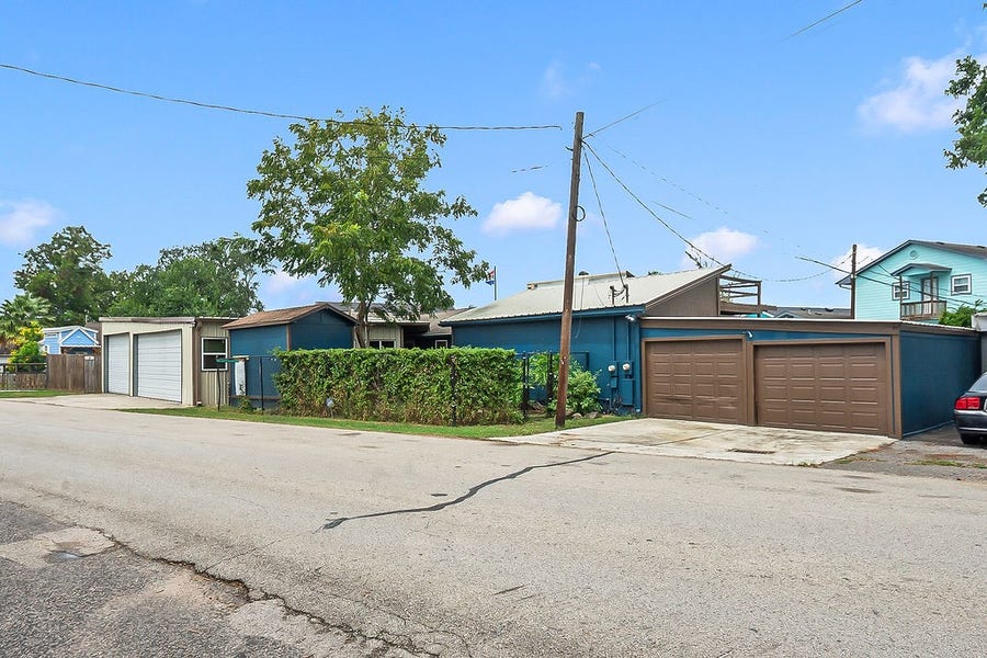 Property photo for 4415 W Bayshore Drive, Bacliff, TX
