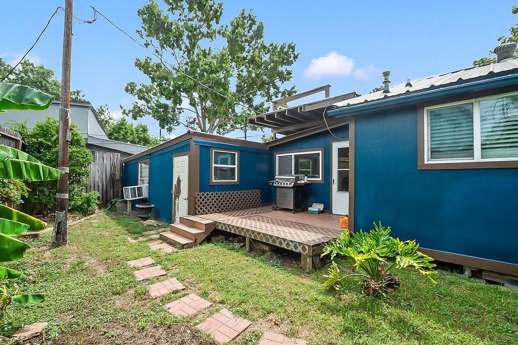 4415 W Bayshore Drive, Bacliff, TX 77518 4415 W Bayshore Drive, Bacliff, TX 77518