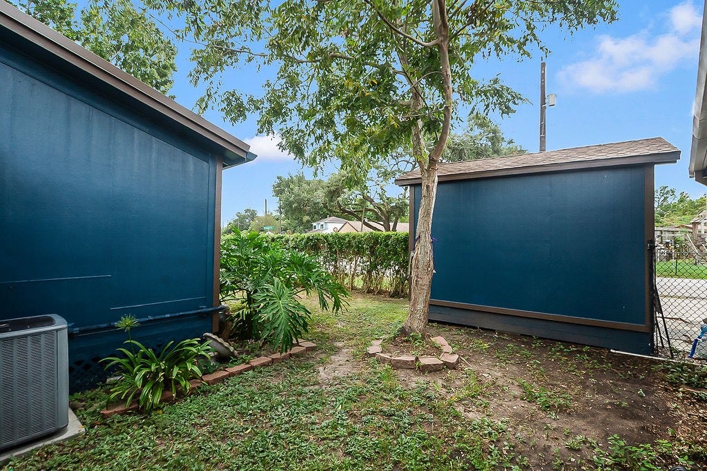 4415 W Bayshore Drive, Bacliff, TX 77518 4415 W Bayshore Drive, Bacliff, TX 77518