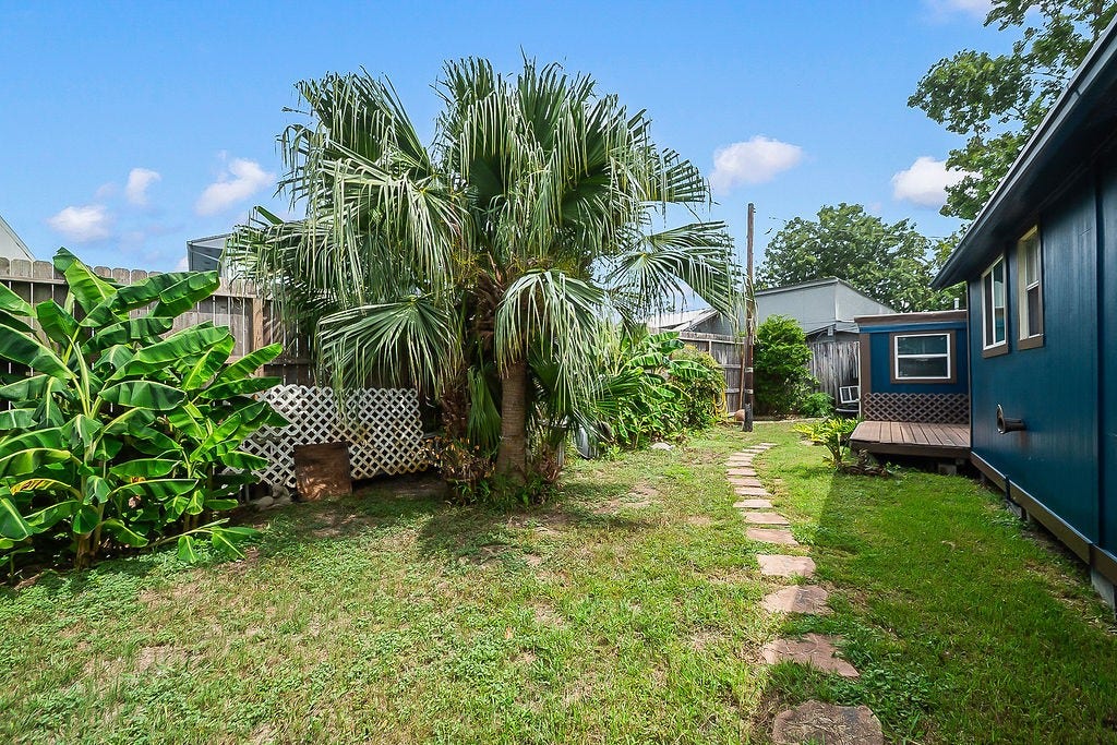 4415 W Bayshore Drive, Bacliff, TX 77518 4415 W Bayshore Drive, Bacliff, TX 77518