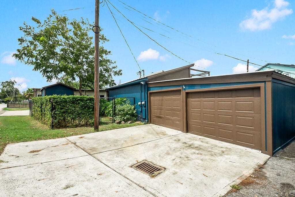 4415 W Bayshore Drive, Bacliff, TX 77518 4415 W Bayshore Drive, Bacliff, TX 77518