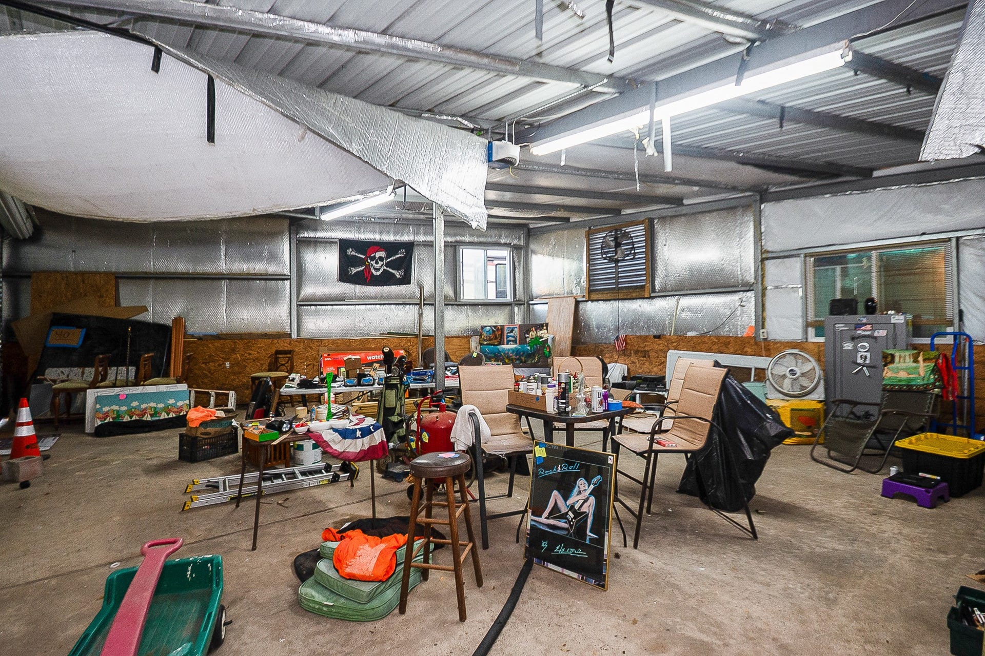 4415 W Bayshore Drive, Bacliff, TX 77518 nice shop