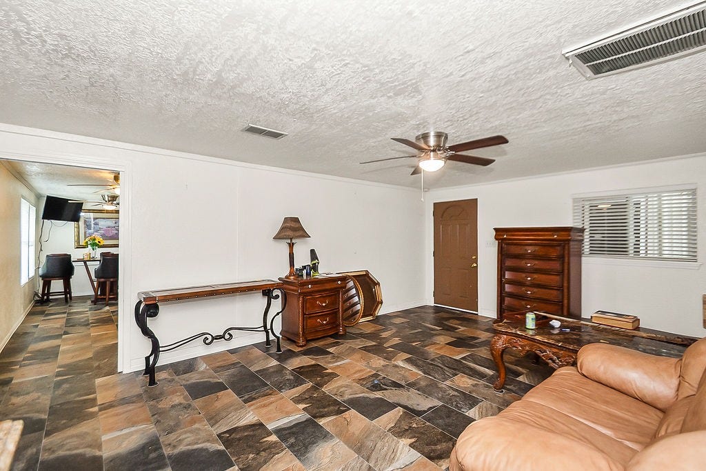4415 W Bayshore Drive, Bacliff, TX 77518 4415 W Bayshore Drive, Bacliff, TX 77518