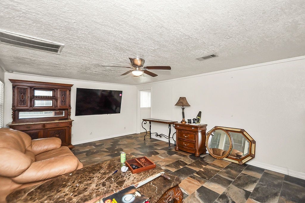 4415 W Bayshore Drive, Bacliff, TX 77518 4415 W Bayshore Drive, Bacliff, TX 77518