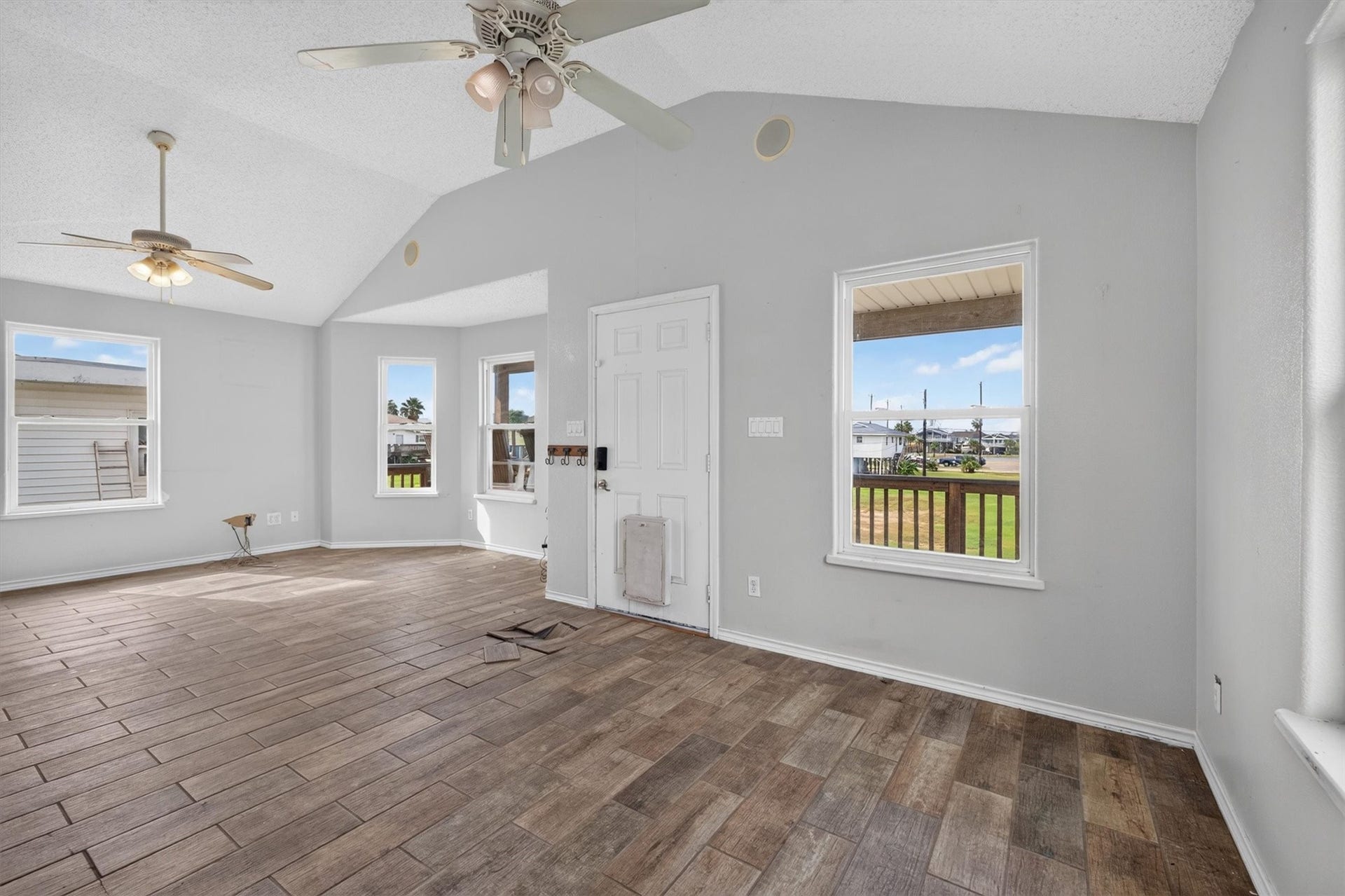 3931 Navarro Drive, Galveston, TX 77554 Open concept living and dining space.