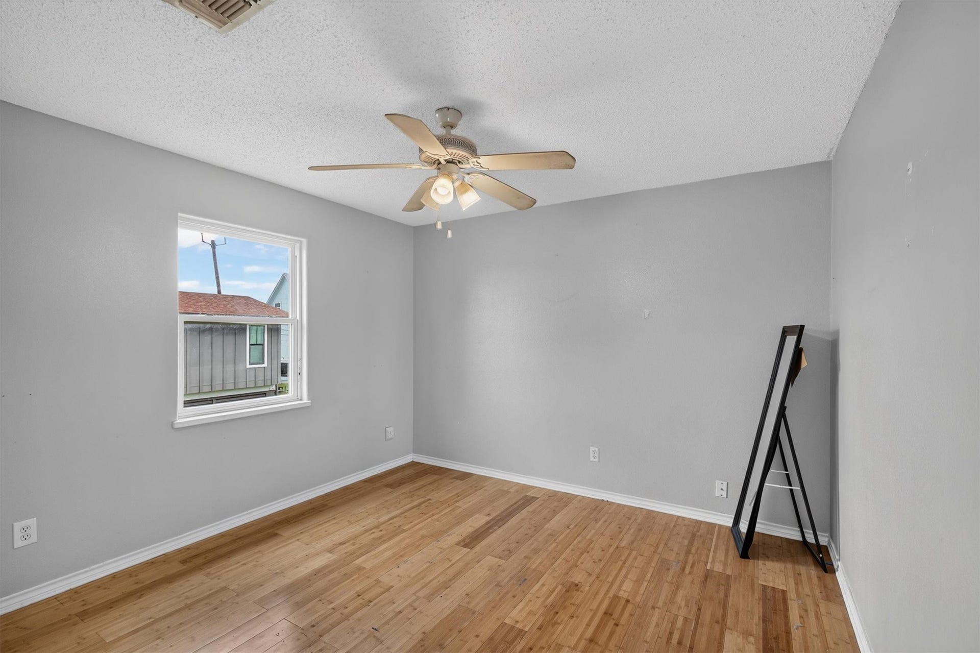 3931 Navarro Drive, Galveston, TX 77554 Bedroom 1