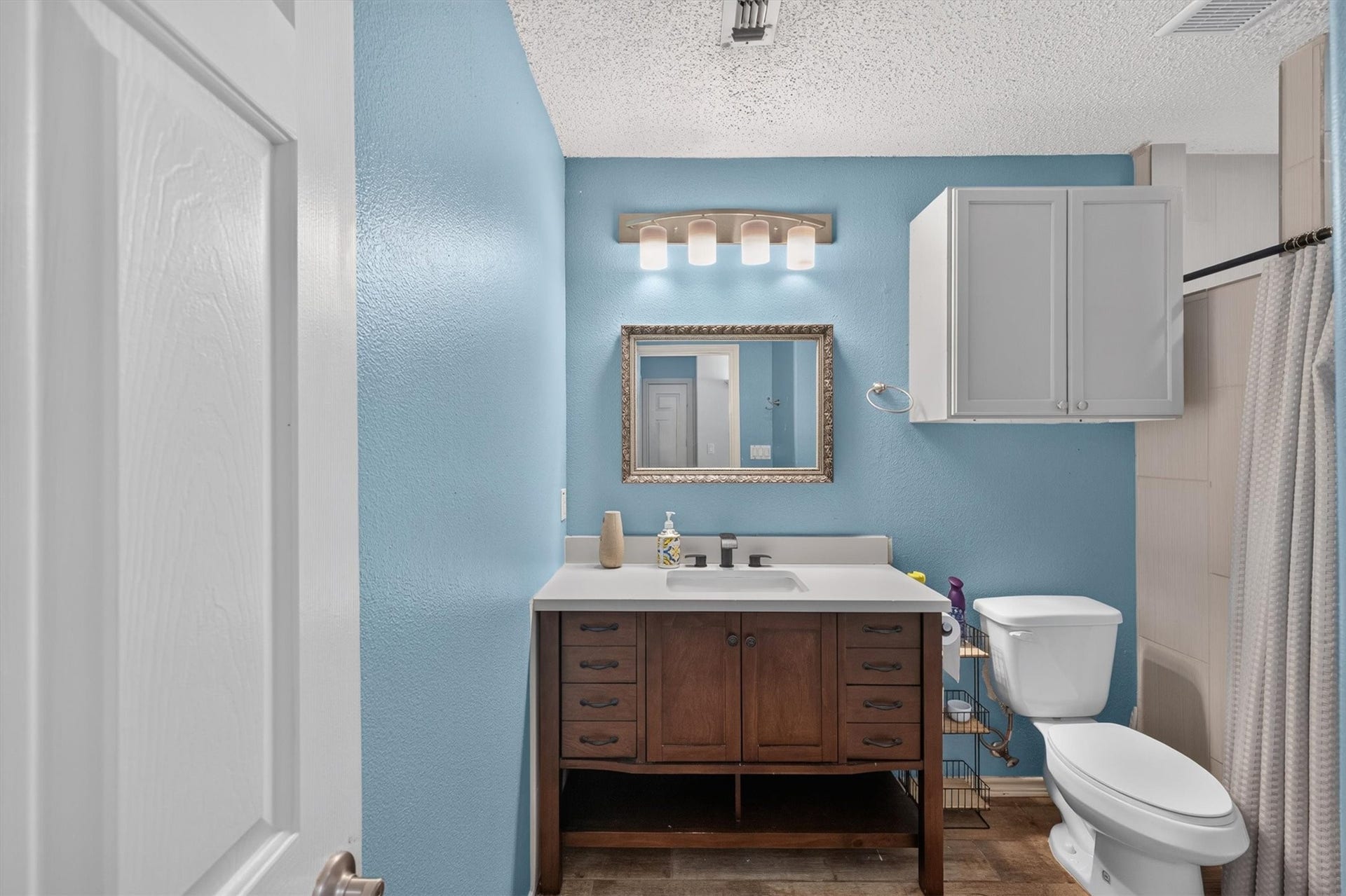 3931 Navarro Drive, Galveston, TX 77554 Bathroom