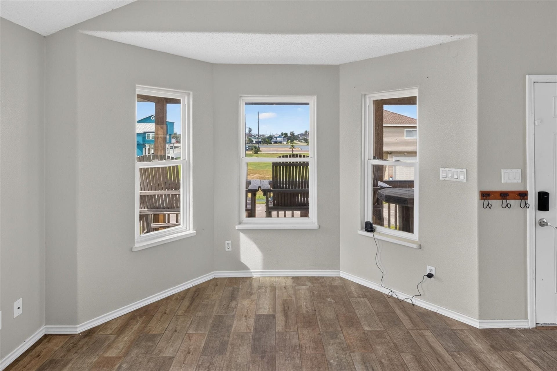 3931 Navarro Drive, Galveston, TX 77554 Breakfast Area
