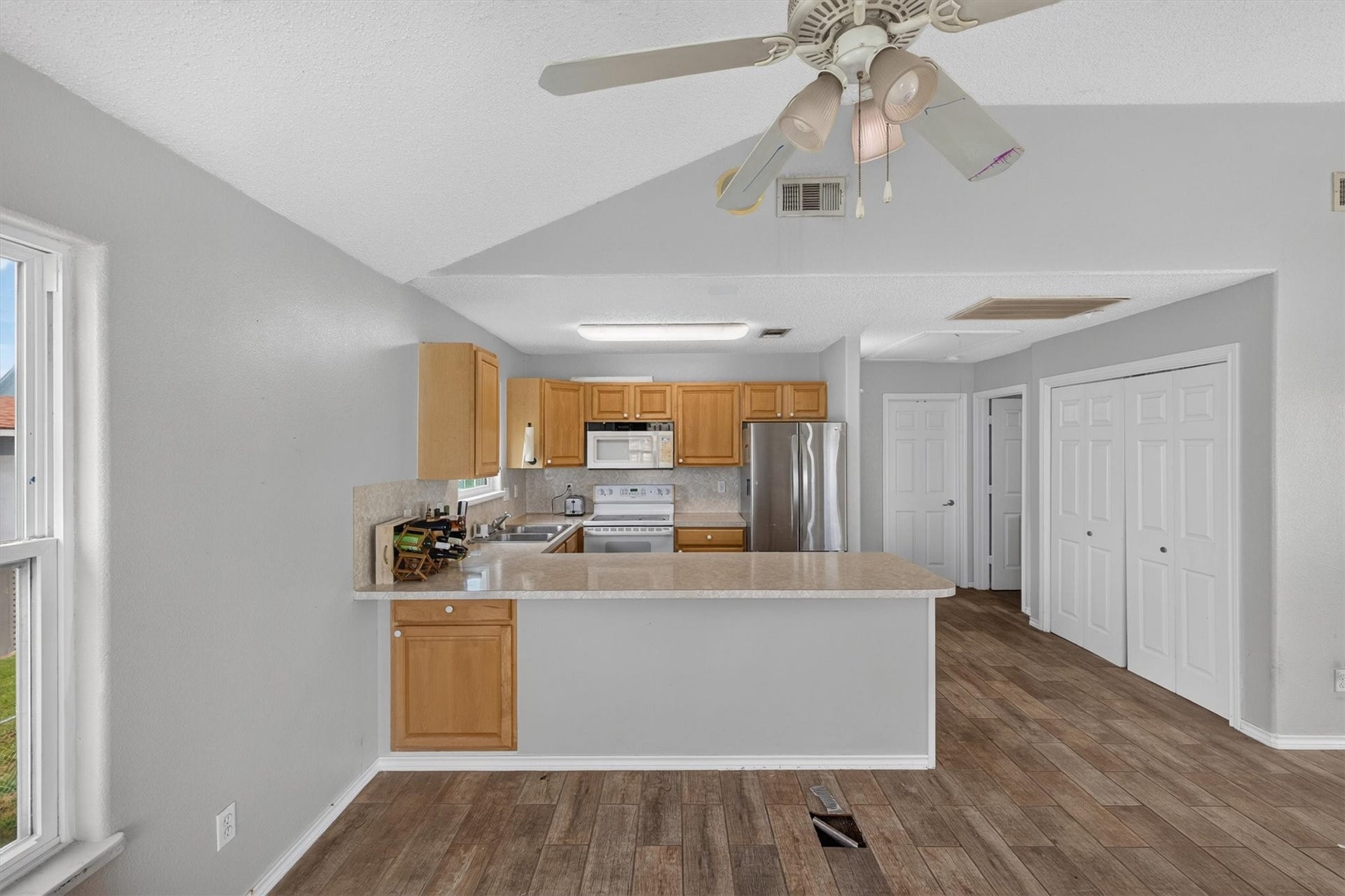3931 Navarro Drive, Galveston, TX 77554 Kitchen