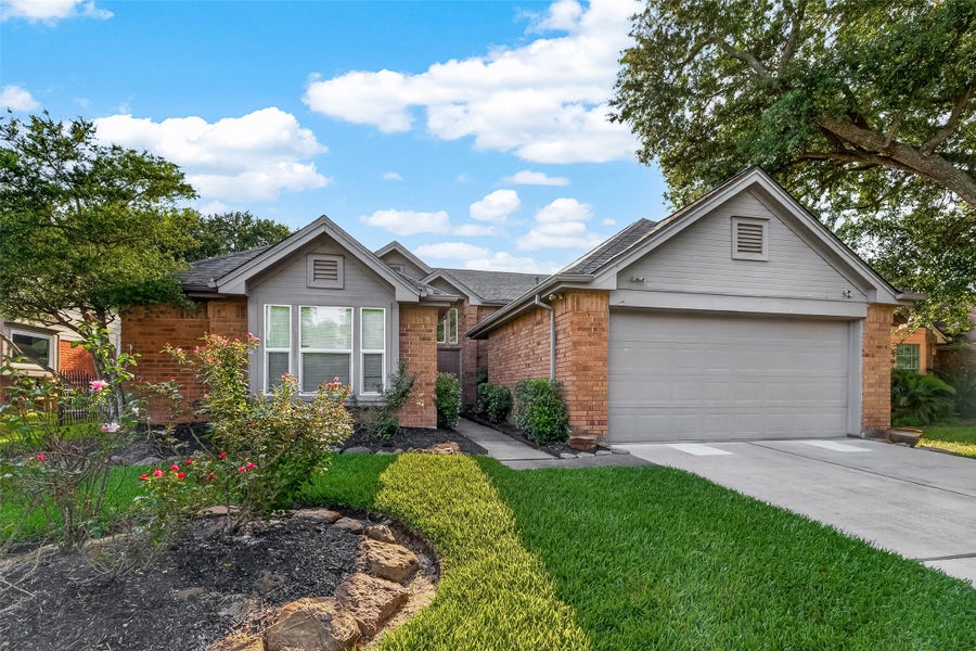 Property photo for 818 Maple Branch Lane, Pearland, TX